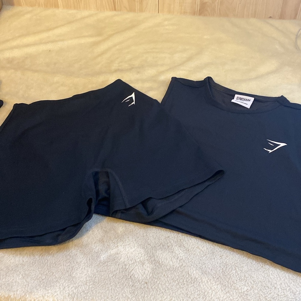 Gymshark ❤️ (Top & Bottom) Black Buttery Soft Crop Top & shorts